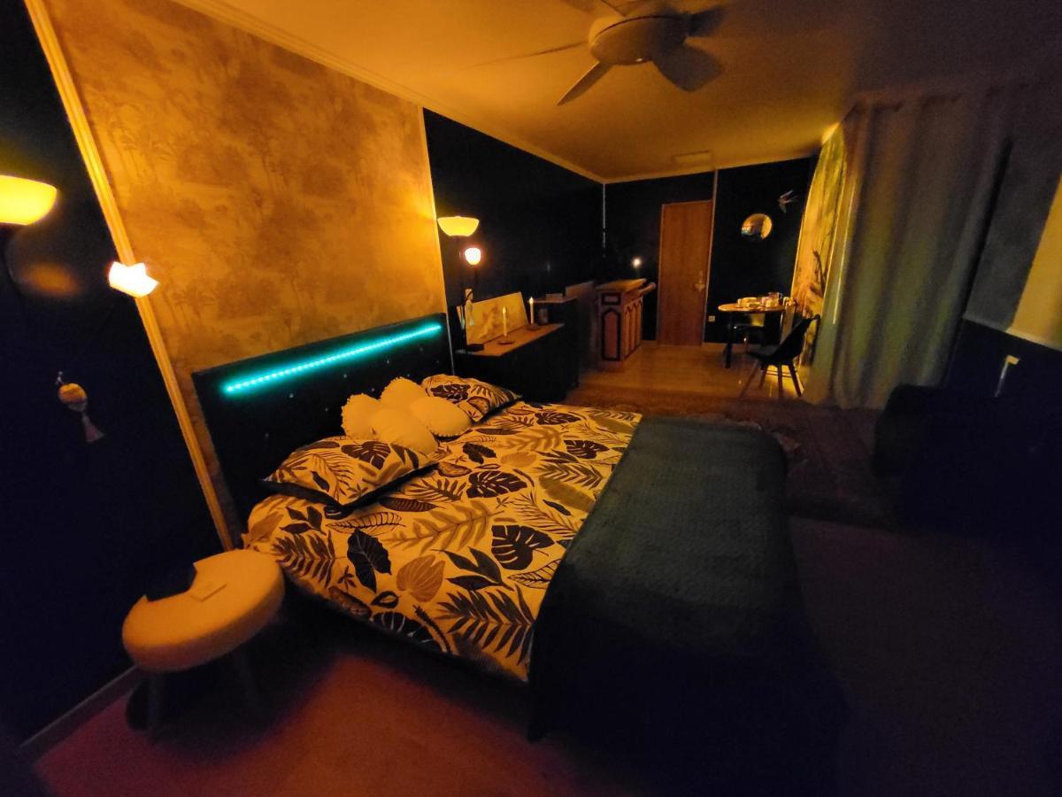 Choisy Le Jacuzzi Bed & Breakfast Exterior photo